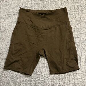 Halara Pet Hair Resistant Crossover 7in Black Biker Shorts